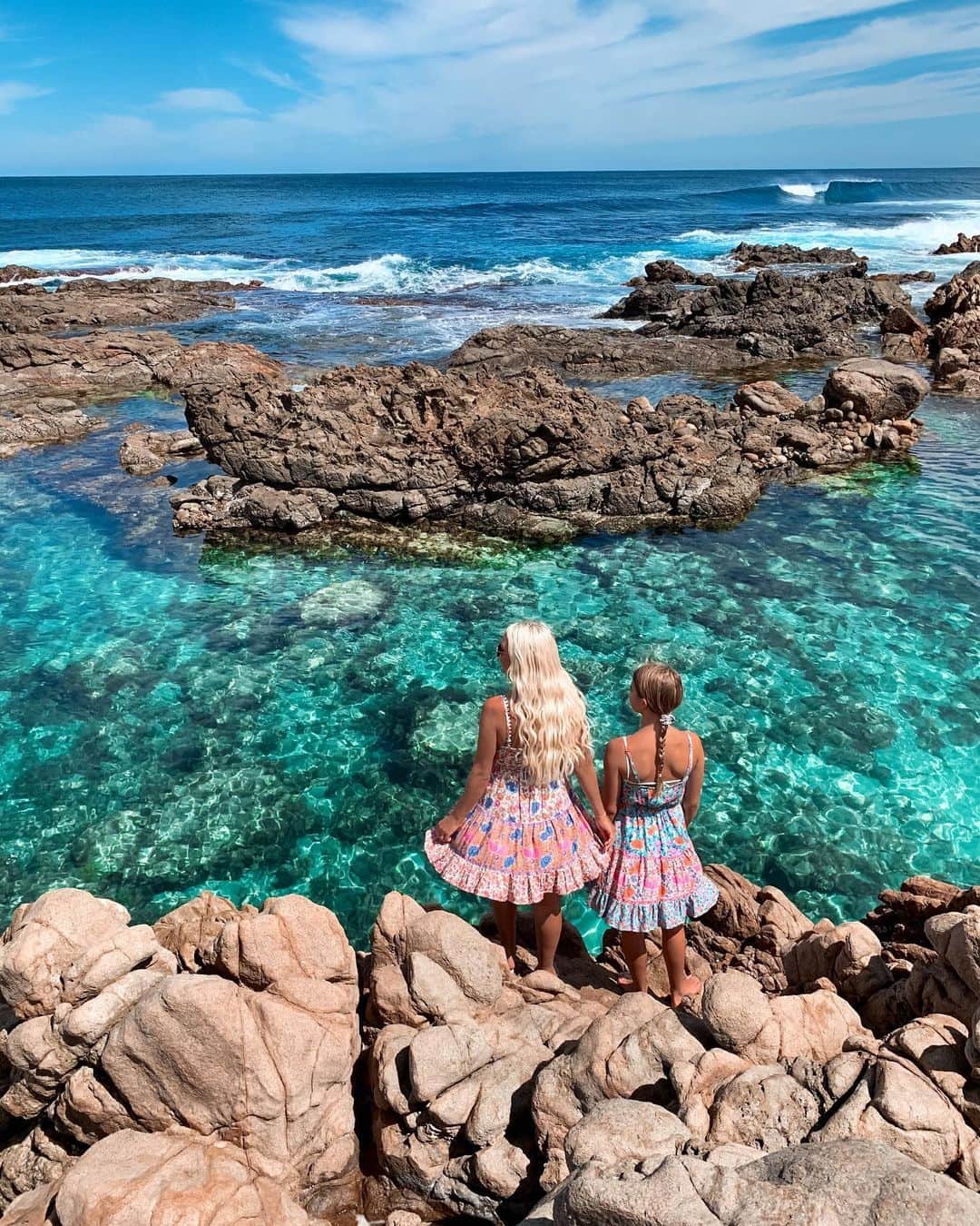 のインスタグラム：「Exploring rock pools with my mini wearing new @arnhem_clothing 🧚sustainably made clothing we both love so much 💗  It’s been really great sharing my love of sustainable fashion and my wardrobe with my daughter Jade, now that she’s old enough to fit into my clothes, and starting to love similar styles. We have so much fun playing dress ups together 🧚  New Enchanted styles from @arnhem_clothing are releasing tomorrow and it’s all so divine 💗  📸 @bobbybense  #arnhemclothing #sustainablefashion #sustainability #sustainableliving #yallingup #rockpools #mermaids #seeaustralia #justanotherdayinwa #australia #margaretriver #australiassouthwest #wonderful_places #beachesnresorts #beautifuldestinations #familylove #motherdaughter #motherdaughterlove #familyholiday」