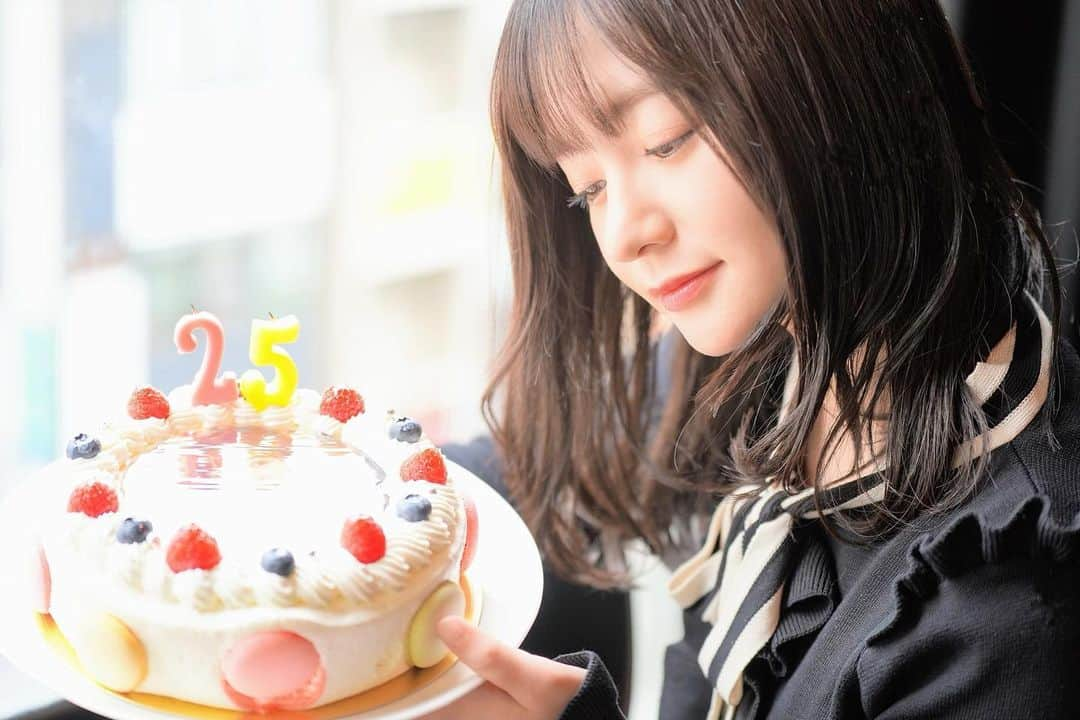 西永彩奈さんのインスタグラム写真 - (西永彩奈Instagram)「本日25歳になりました！  いつも支えてくださってるみなさん 本当にありがとうございます✨  ついに、アラサー突入！？😳笑  これからも１日１日を大切に！ 今まで積み重ねてきたものを開花させる１年にしたいです！  25歳のにしちゃんもよろしくお願いします💓」1月18日 11時17分 - nishinagaayana