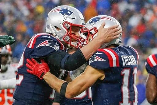 ジュリアン・エデルマンのインスタグラム：「14-2 in divisional play. Insane. Congrats buddy. @tombrady」