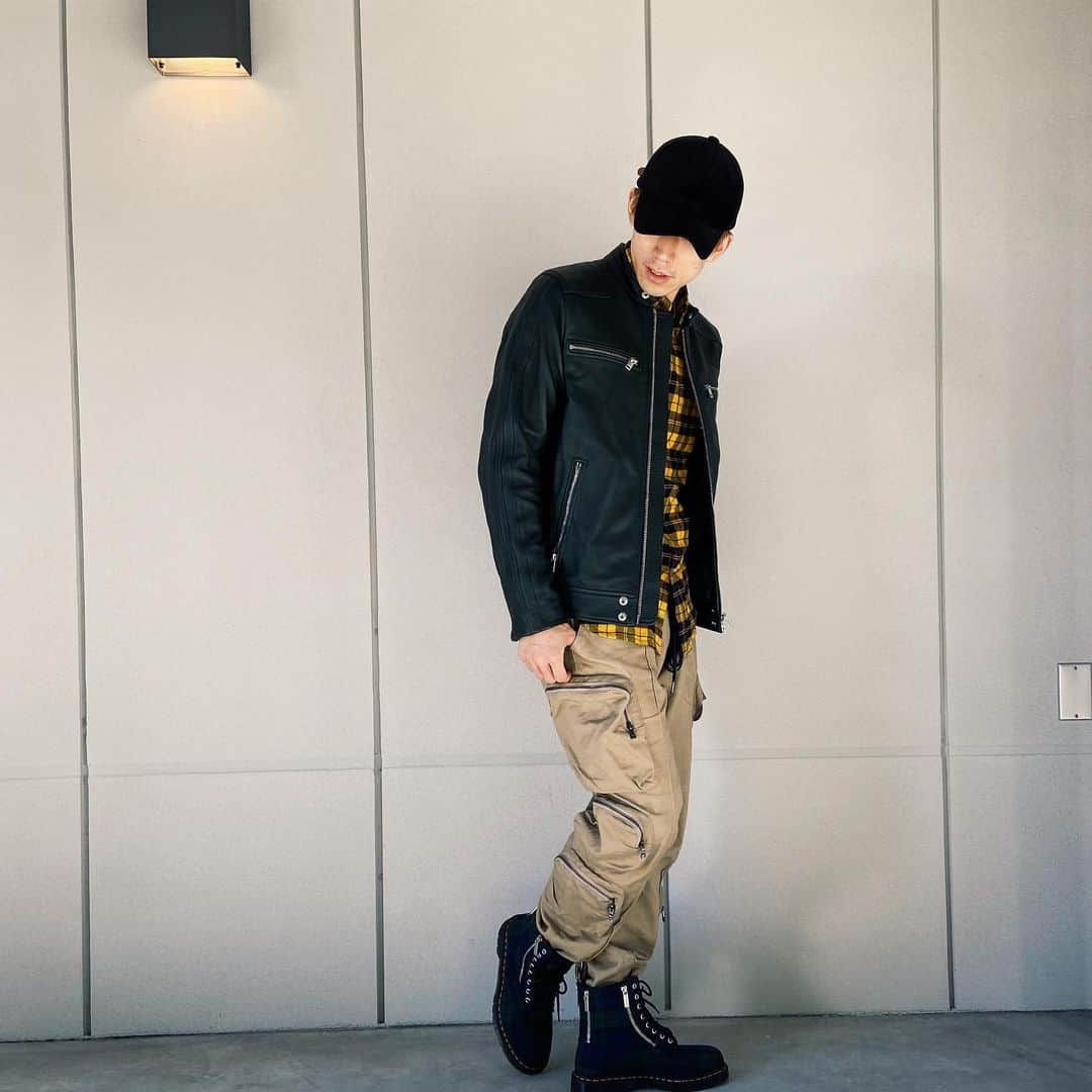 鐘ヶ江洸のインスタグラム：「Have a good day!!  #Daily #coordination 20 + 4 !!  #cap  @ca4la_official   #leather #jacket @diesel  @shibuya_dieselstore   #shirt @diesel    #pants @dualism_dl_official   #boots @drmartens_japan  @drmartensofficial   #coordinate #fasion #street  #diésel #bootslover」