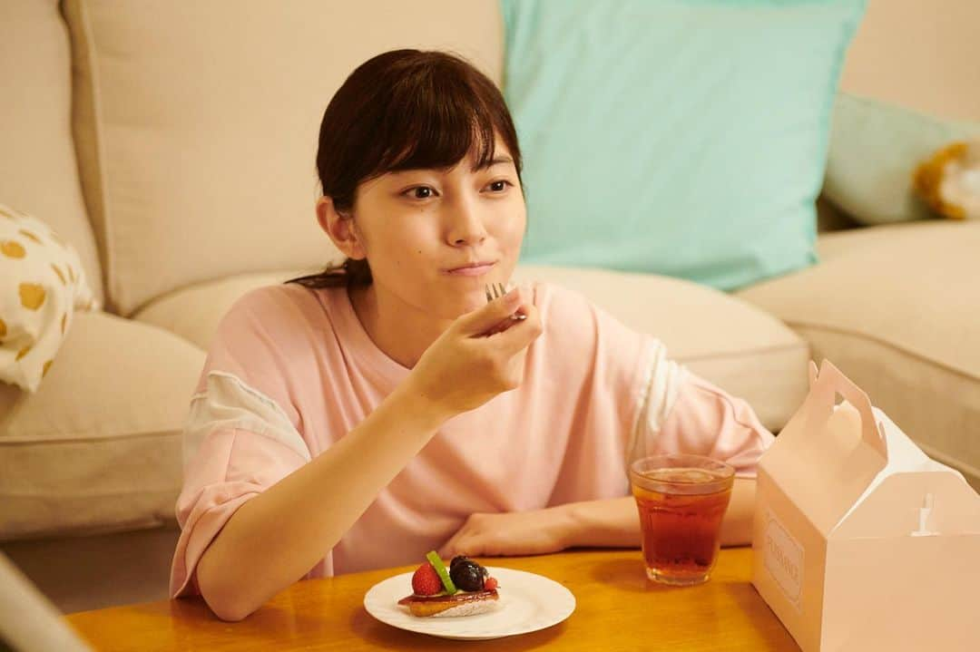 「ホリミヤ」公式さんのインスタグラム写真 - (「ホリミヤ」公式Instagram)「˗ˋˏ🎂 #久保田紗友 さん BIRTHDAY🎂ˎˊ˗  本日は #実写ホリミヤ 堀京子役 久保田紗友さんの21歳のお誕生日🎉♡  おめでとうございますっ❤️  いつも凛と美しく、 みんなに優しい久保田さん𓂃🌷𓈒𓏸 真摯に丁寧に撮影に挑む姿勢が 印象的です💭  素敵な一年をお過ごしください❕」1月18日 12時05分 - horimiya_drama