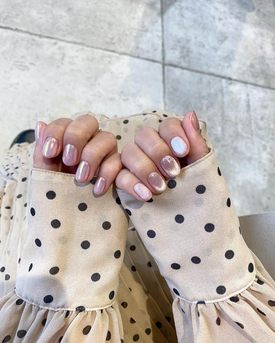 前田希美（まえのん）さんのインスタグラム写真 - (前田希美（まえのん）Instagram)「New nail 💅🏼 今回は、左がオーロラ、右がマグネット。  春服の撮影も始まってるので、 久しぶりに明るく甘めな感じです。  @nail69aya さんいつも 可愛くしてくださり ありがとうございます。  #newnail #functionnails #nails  #auroranails #magnetnails」1月18日 12時06分 - maeda_nozomi