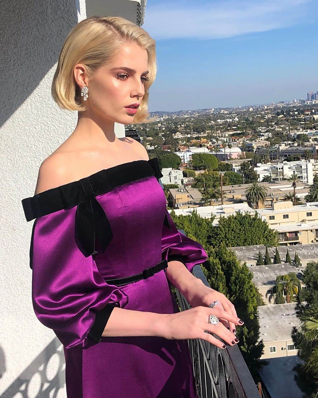のインスタグラム：「Happy Birthday @lucyboynton1 (Academy Awards 2019 wearing custom Rodarte, styled by @leithclark. Makeup/Photo by: @missjobaker, hair: @jennychohair). #rodarte」
