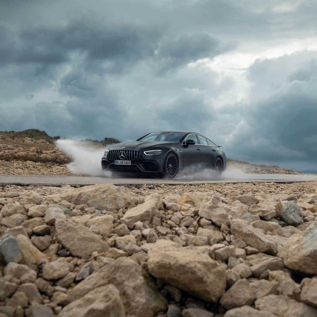 メルセデス・ベンツさんのインスタグラム写真 - (メルセデス・ベンツInstagram)「[Kraftstoffverbrauch kombiniert: 12,5 l/100 km  CO₂-Emissionen kombiniert: 286 g/km  mb4.me/DAT-Leitfaden  Mercedes-AMG GT 63 S 4MATIC+]  Try out the RACE START function and experience breathtaking acceleration from 0 to 100 km / h in just 3.4 seconds!  �📷 @gs_gijs for #MBSocialcar  #MercedesAMG #DrivingPerformance」1月18日 12時00分 - mercedesbenz