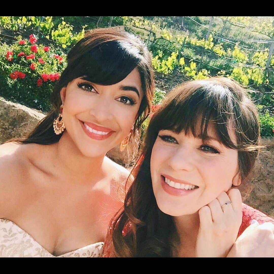ハンナ・シモンのインスタグラム：「Happy birthday sweet Zooey. So happy I got hired to be your tv best friend 💉💉」