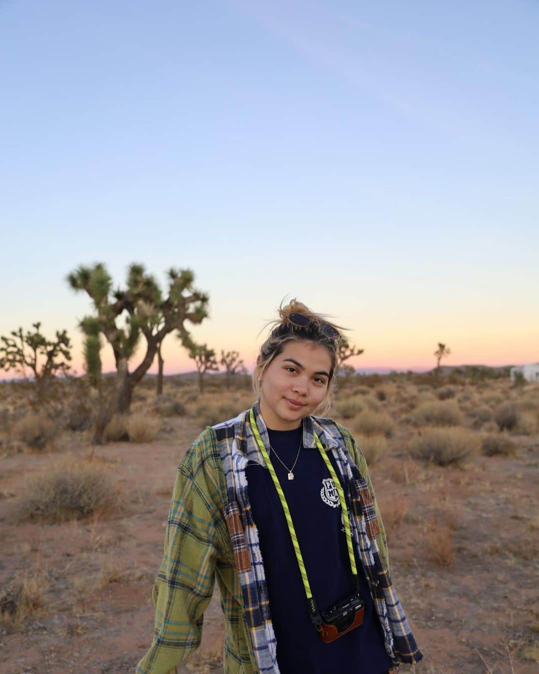 ヘイリー・キヨコのインスタグラム：「I have to let you know something. I’ve been terrified to be vulnerable. Terrified to take photos or look in the mirror. I’ve been battling personal body shame and I’ve realized I’ve been shaming myself for so many things I cannot control. I’ve blamed myself for all of my health challenges and the way certain medicines have changed my physical appearance. Which feels absurd as I read those words but it’s true.   I’m finally starting to get my body to work for me and as I do, it’s going to take time to rebuild my confidence. (Which I know you all know me to have) But the truth is I lost it somewhere on my journey and I’m working on building that back up.   We can be our biggest enemy. I’m going to work really hard to be more courageous and build that bridge of love again for myself.   I hope you know it’s normal and I’m sorry for being too scared to admit it. I know I’ve always tried to be vulnerable with you all from the beginning of our journey and I hope to practice that again. I hope you are practicing some form of self love.   Sending you the biggest hugs and comfort. Love you 🌈」