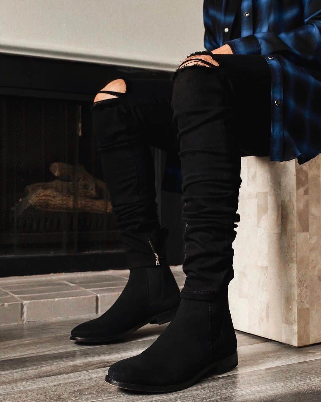 Men Withのインスタグラム：「#ad The Classic Black Chelsea Boots @orolosangeles The Noir Everyday Denim @orolosangeles www.orolosangeles.com  Tap the photo to shop!」