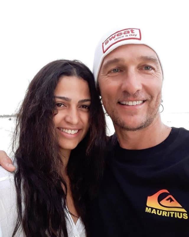 E! Onlineさんのインスタグラム写真 - (E! OnlineInstagram)「Matthew McConaughey & Camila Alves just added a new rescue pup to their family, and it made us feel way more than alright, alright, alright. 🥰 See the sweet pic in our bio. (📷: Instagram)」1月18日 4時00分 - enews