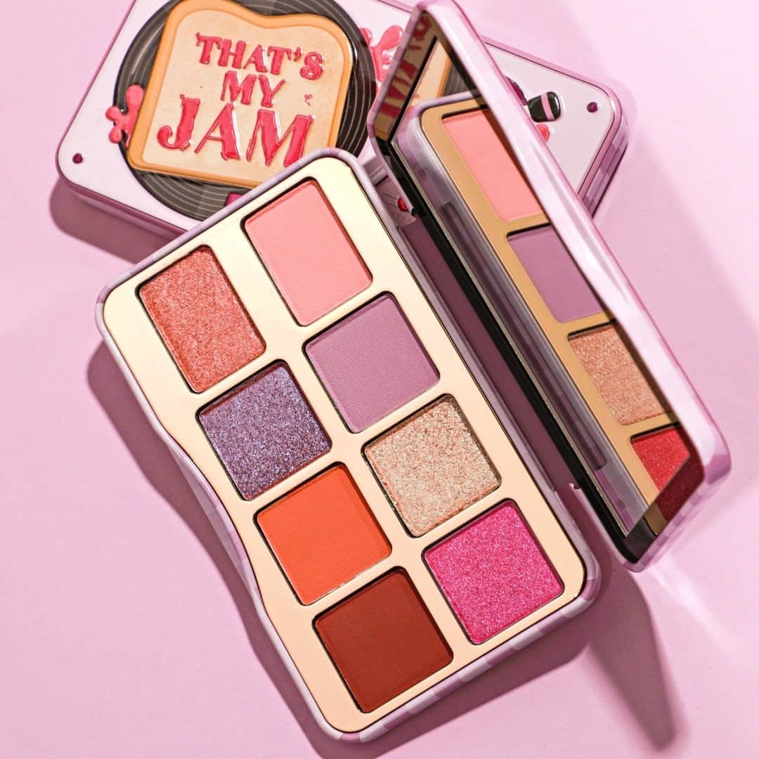 Too Facedのインスタグラム：「This palette will have you saying, "Oh hot damn, that's my jam!" 💜 The sexy, cool shades in our That's My Jam Palette were inspired by fresh-picked berries and they smell like berry jam! 🍇 #toofaced」