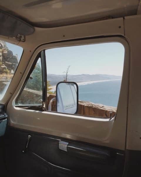 カレントエリオットのインスタグラム：「picture of passenger-seat perfection 👌」