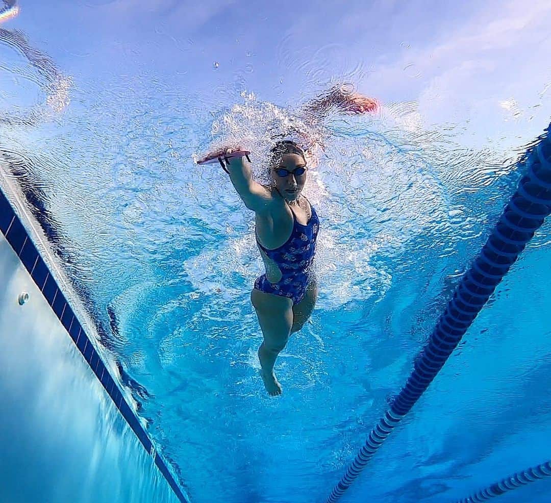 Julieのインスタグラム：「Had a rare glimpse of sunshine yesterday at practice. Savored every moment of it 😎☀️ . . . . #arenawaterinstinct #swimmer #summerjulep #swimming #swim #swimlife #goswimming #swimmersofinstagram #instaswim #natation #natacion #instaswimming #mastersswimming #instaswimmer #usaswimming #swimtraining #swimfast #swimpractice #myswimpro #swimsmarter #goswim」