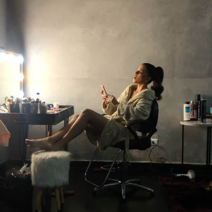 Mariana Riosのインスタグラム：「🖤」