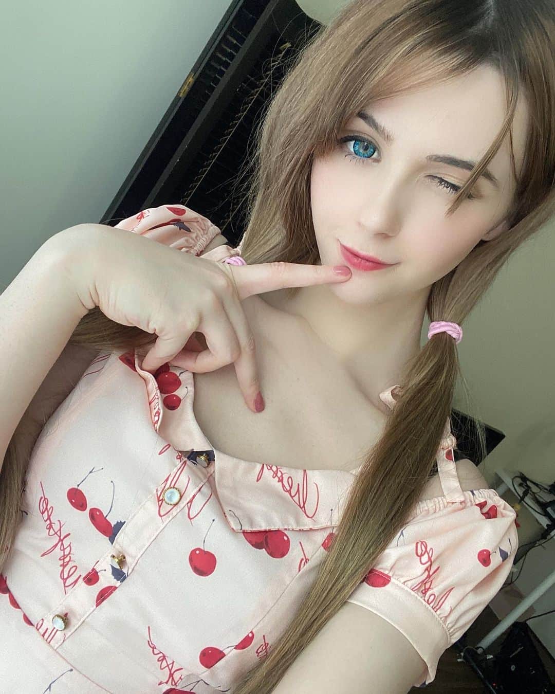 Hirari Ann（ヒラリー アン）のインスタグラム：「🍒do you like my natural hair colour?🍒」