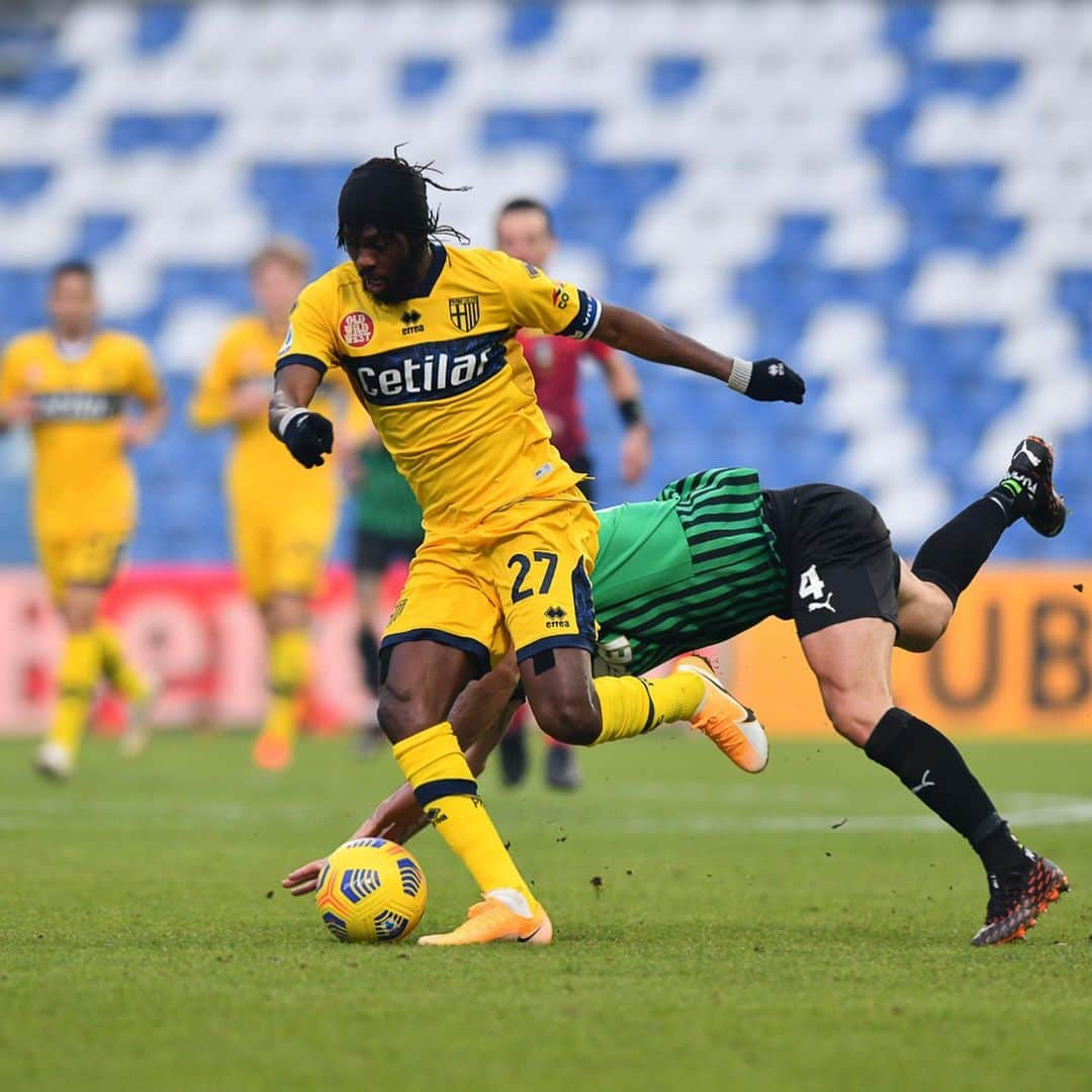 ジェルヴィーニョさんのインスタグラム写真 - (ジェルヴィーニョInstagram)「About game day ⚽️ Sassuolo PARMA  _________________________________________ @parmacalcio1913 💛💙 @andreacantini.photos 📸 ___________________________________________ #seriea  #italia  #gameday  #parma  #sassuolo  #picoftheday  #team225  #forza  #forzaparma」1月18日 4時25分 - gervinhofficial