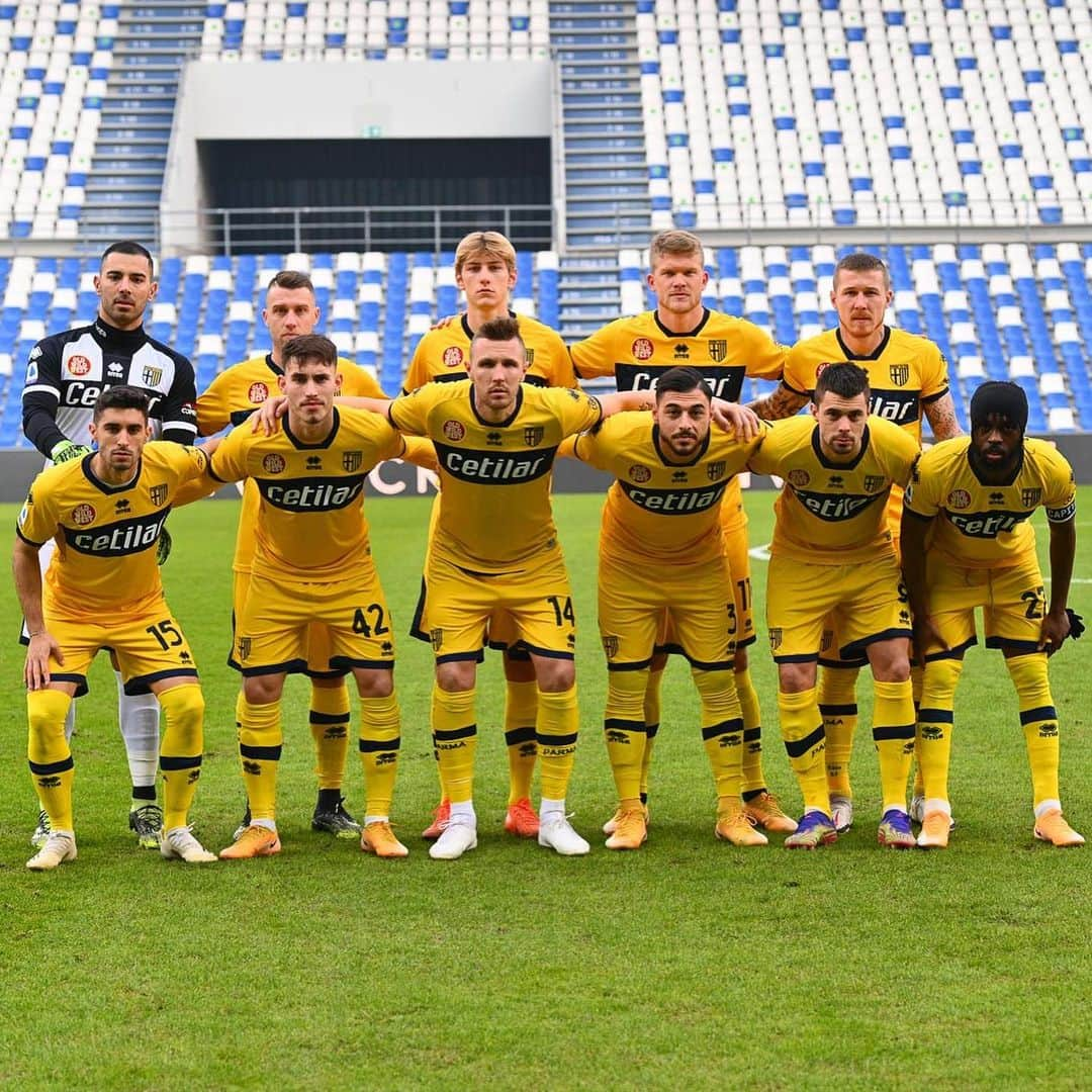 ジェルヴィーニョさんのインスタグラム写真 - (ジェルヴィーニョInstagram)「About game day ⚽️ Sassuolo PARMA  _________________________________________ @parmacalcio1913 💛💙 @andreacantini.photos 📸 ___________________________________________ #seriea  #italia  #gameday  #parma  #sassuolo  #picoftheday  #team225  #forza  #forzaparma」1月18日 4時25分 - gervinhofficial