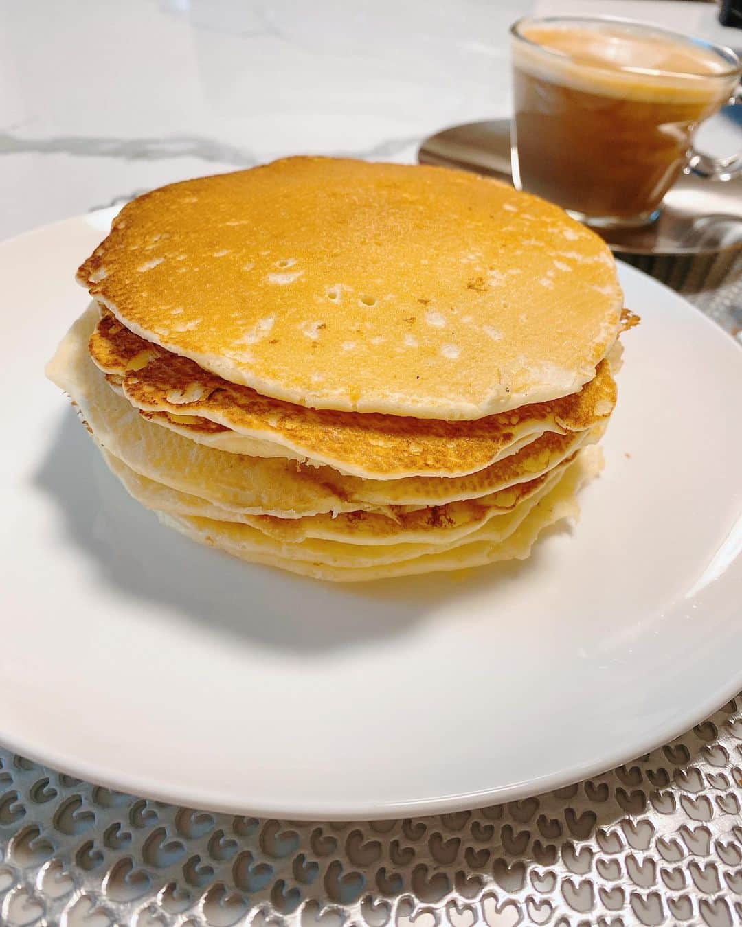 越野矢素子さんのインスタグラム写真 - (越野矢素子Instagram)「マカダミアナッツクリームのパンケーキが食べたくて旦那さんに作って貰いました💕 このパンケーキは初挑戦で頑張って作ってくれました☺️ 凄ーく美味しかったです❣️今まで食べたパンケーキで1番美味しかった😋 マカダミアナッツが無くてアーモンドで代用🤣  #パンケーキ#マカダミアナッツクリームパンケーキ#アーモンドクリームパンケーキ#手作りパンケーキ#旦那ご飯 #旦那ごはん #旦那スイーツ」1月18日 4時33分 - loversyaso