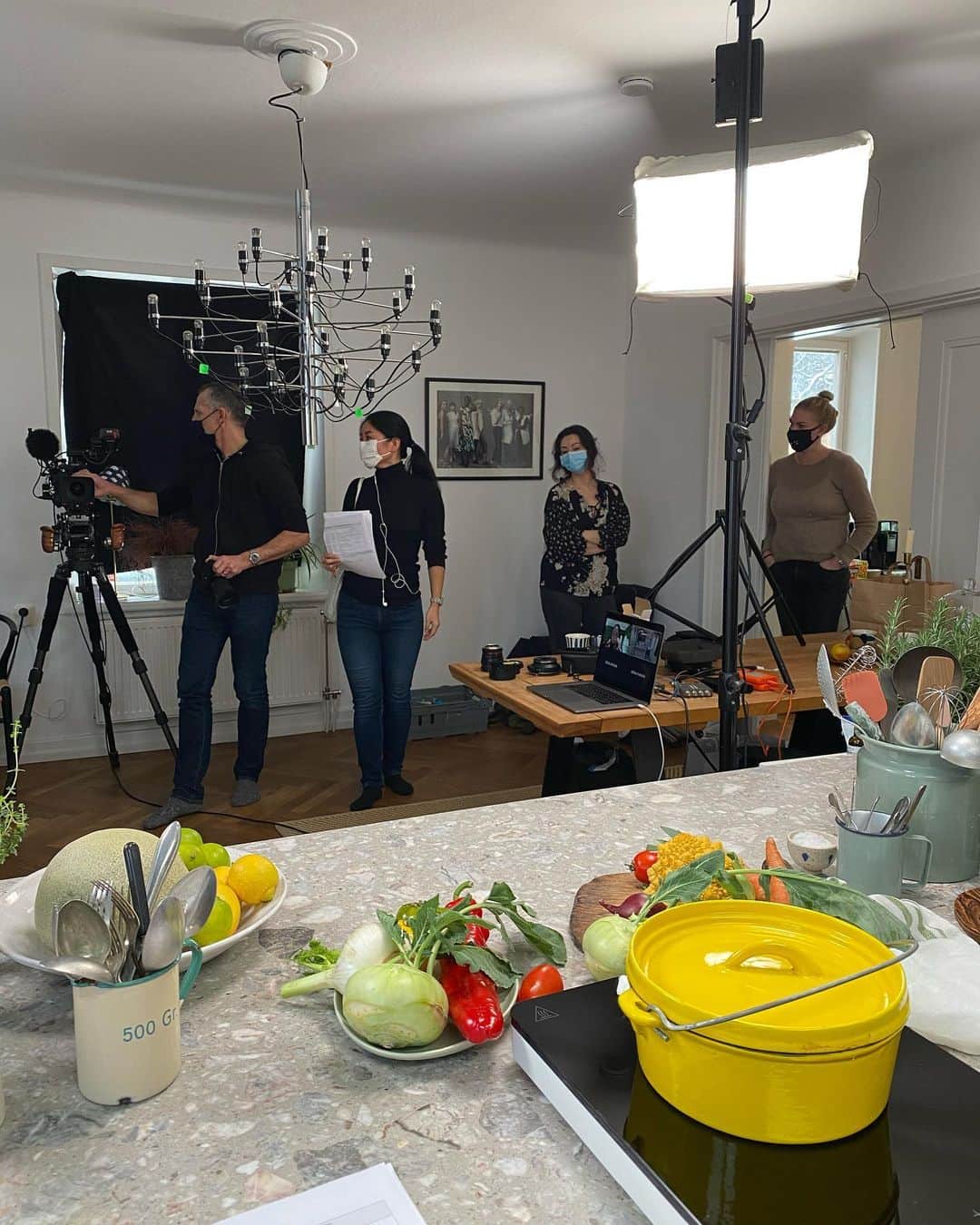 レイチェル・クーさんのインスタグラム写真 - (レイチェル・クーInstagram)「👀 What?! I spy a camera crew in my kitchen. 🎥 Producing and presenting a Japanese TV special from Stockholm this weekend with these amazing bunch of peeps @travmatt @joshua_aylett @hedvigbl @smilla.glutenfrittliv @alice_johanssonhmua Kyoko and Japanese TV crew zooming in to direct. 🎌 Portrait and snow pic by @travmatt  Dress styled by @sharajohnson by @kitristudio Shoes bought from @vestiaireco by @gianvitorossi  Hair & make up by @alice_johanssonhmua  💄 @smashboxcosmetics Photo finish primer  @maccosmetics studio finish concealer @chanel.beauty les Beiges Teint healthy glow foundation  @maccosmetics Blot powder to set  @maccosmetics Blush pink swoon   @maccosmetics paint pot to hold shadow in place  @chanel.beauty Eyes blurry mauve  @maccosmetics Liner black track gel liner  @suqqu_europe comfort lip fluid glow 06 . . . . . . . . . . #japanesetv #tv #tvproduction #womenintv #foodtv #stockholm #rachelkhoo」1月18日 4時47分 - rachelkhooks