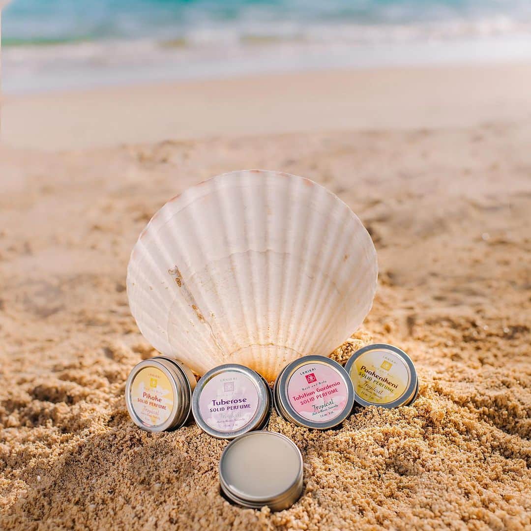 Lanikai Bath and Bodyさんのインスタグラム写真 - (Lanikai Bath and BodyInstagram)「Which flower is this? Swipe for a hint.   Lanikai Bath and Body signature floral fragrances in an all natural solid perfume.  Our solid perfumes are perfect for when you're in the mood for a fragrant pick-me-up.    Did you know? Each puff of cigarette smoke has 250 chemicals while perfume and cologne can have up to 3000 different chemicals that make up a signature scent.   We use natural & organic ingredients throughout our collection. Your health shouldn’t pay a price for wanting to smell heavenly.   🌺  #nontoxic #natural #organic #essentialoils #flowers #fragrance #pikake #plumeria #tuberrose #orchidvanilla #puakenikeni #hawaii #island #valentinesdaygift #valentines #hawaii #kailua #havealohawilltravel #lanikaibathandbody」1月18日 4時58分 - lanikaibathandbody