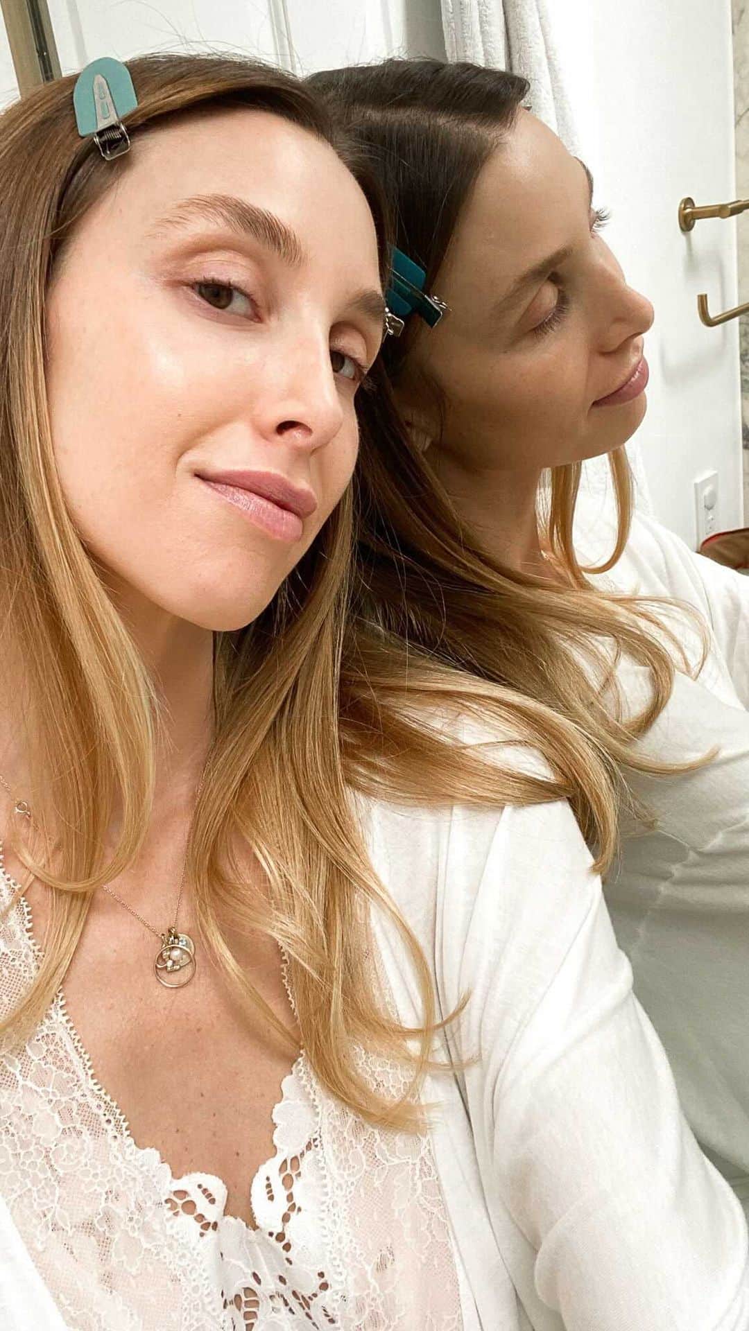のインスタグラム：「One of my favorite parts of the day is when I can step into my bathroom (that I 🖤) in the morning to take some time to refresh and nurture my skin. Here is my basic routine with some hot tips. Feat. a very special guest! ENJOY!   Visit WHITNEYPORT.COM and search SKINCARE SUNDAY to shop all of the products I use.   music: bensound.com」