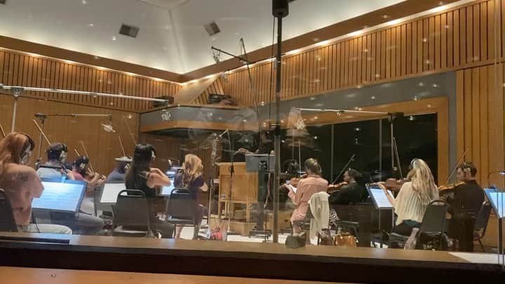 Jonahmaraisのインスタグラム：「this was one of the most beautiful days creating the album. so wild to hear Grey come to life like this. we had an 18 piece orchestra playing a song WE wrote in studio A of the capitol records building... while walking into that room there were pictures of the beatles recording in that exact room. absolutely mind blowing. hope you guys are loving this album :)」
