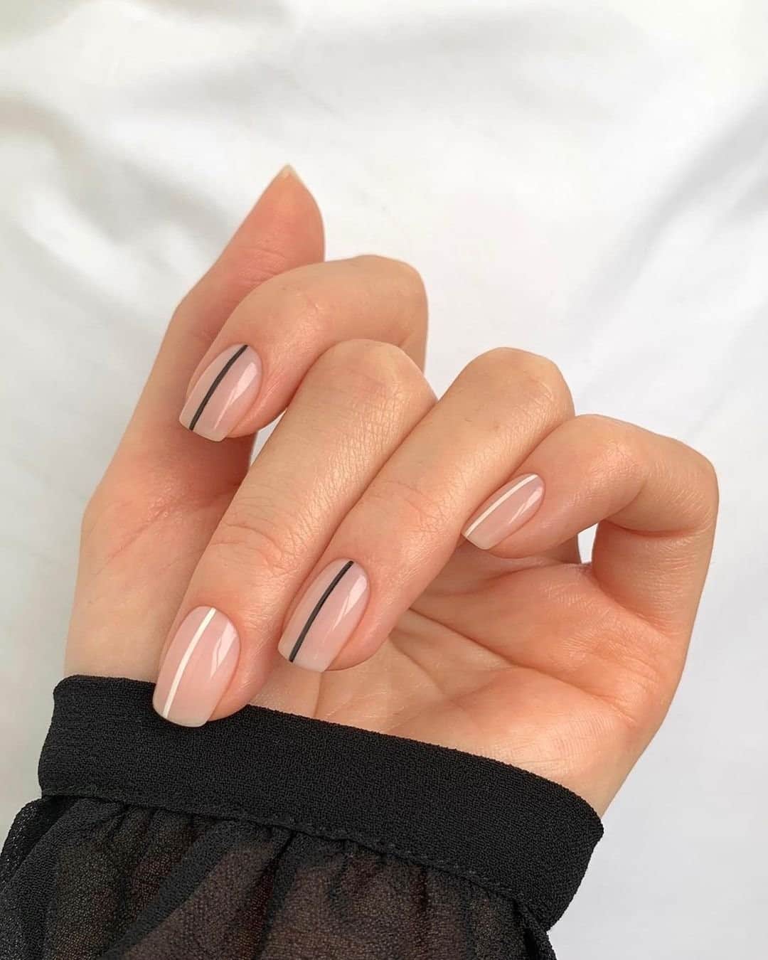OPIさんのインスタグラム写真 - (OPIInstagram)「Keeping it minimal and neutral this #SelfCareSunday 🖤 Shade: #PutItInNeutral  By: @raelondonnails  #OPIObsessed #ColorIsTheAnswer #NOTD #NailSwag #NailsOfInstagram #NailsOnFleek #NailPolish #Nails #OPI #minimalnails #minimalisticnails #neutralnails」1月18日 5時17分 - opi