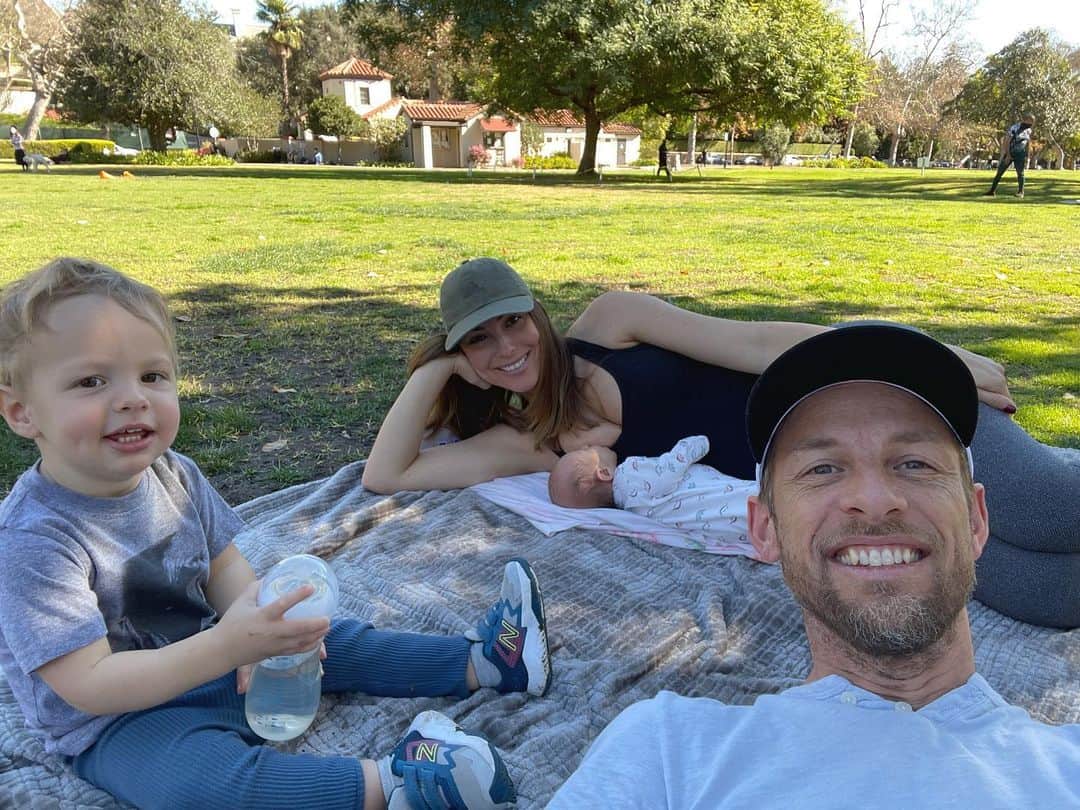 ジェンソン・バトンのインスタグラム：「Park day with the fam 😊」
