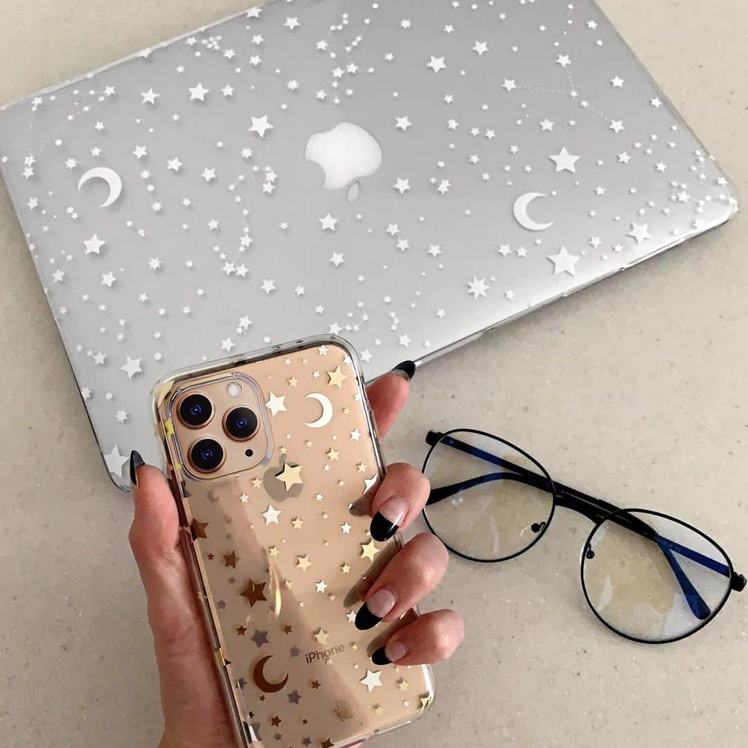 VELVETCAVIARさんのインスタグラム写真 - (VELVETCAVIARInstagram)「Idk about you, but something about having a matching iPhone and MacBook case makes me feel super organized, even though I’m totally not 💫🌙🙃 #velvetcaviar」1月18日 6時04分 - velvetcaviar