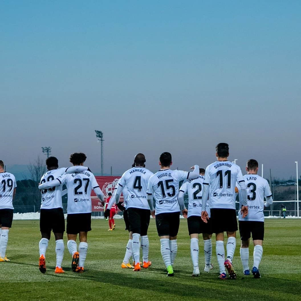 エリアカン・マンガラのインスタグラム：「Felicidades equipo 🦇 #CopaDelRey #Valencia #vcf #amunt #M4NG4L4」