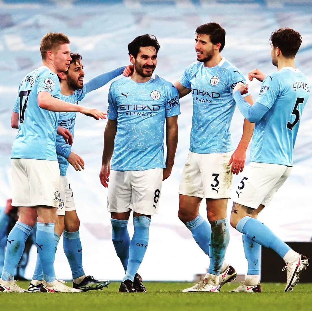 ケヴィン・デ・ブライネのインスタグラム：「1 Team. 3 Points. 100 Assists.」