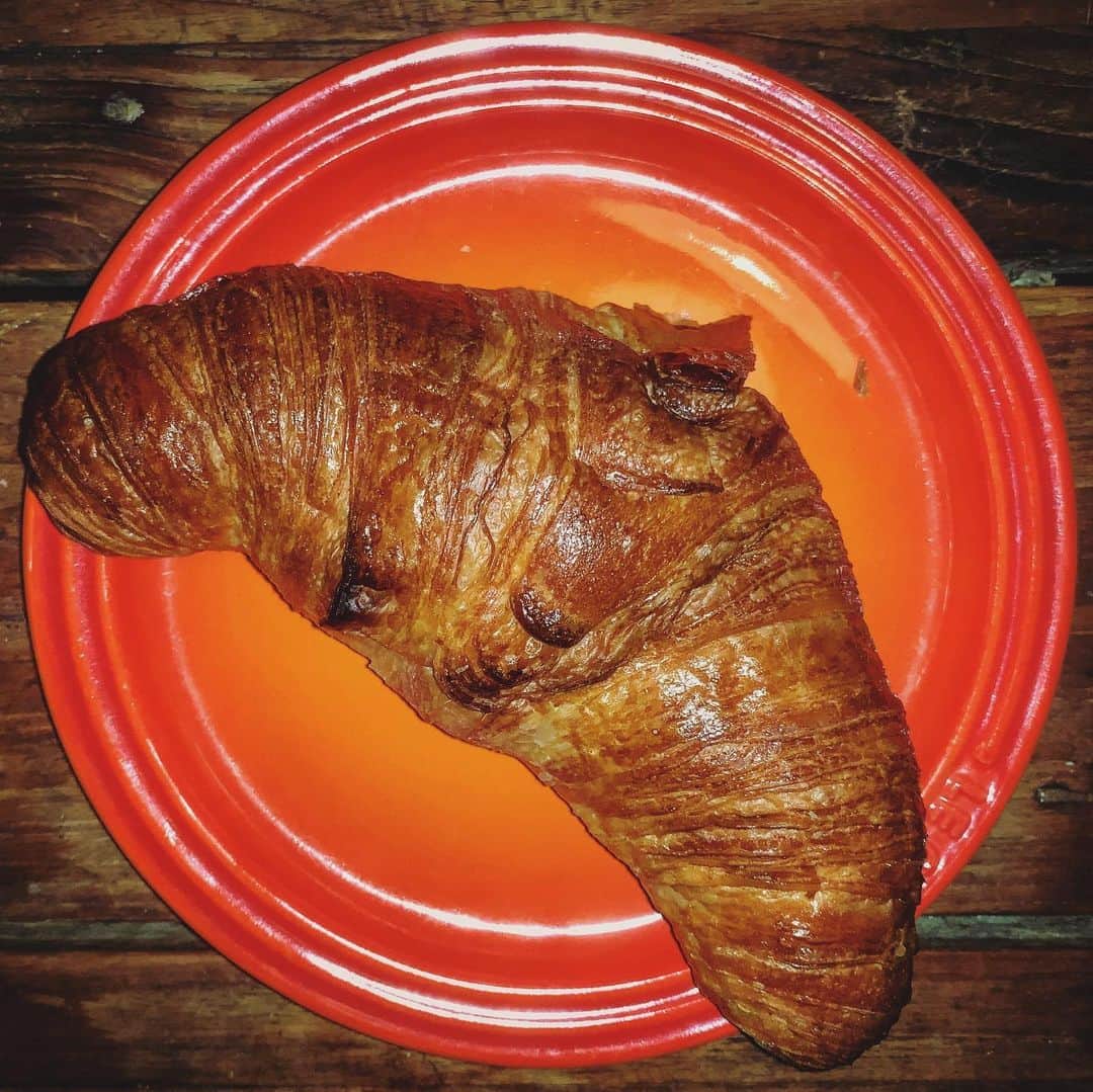 池内万作のインスタグラム：「朝ごはん。 眠い… #イケウチの単独飯」