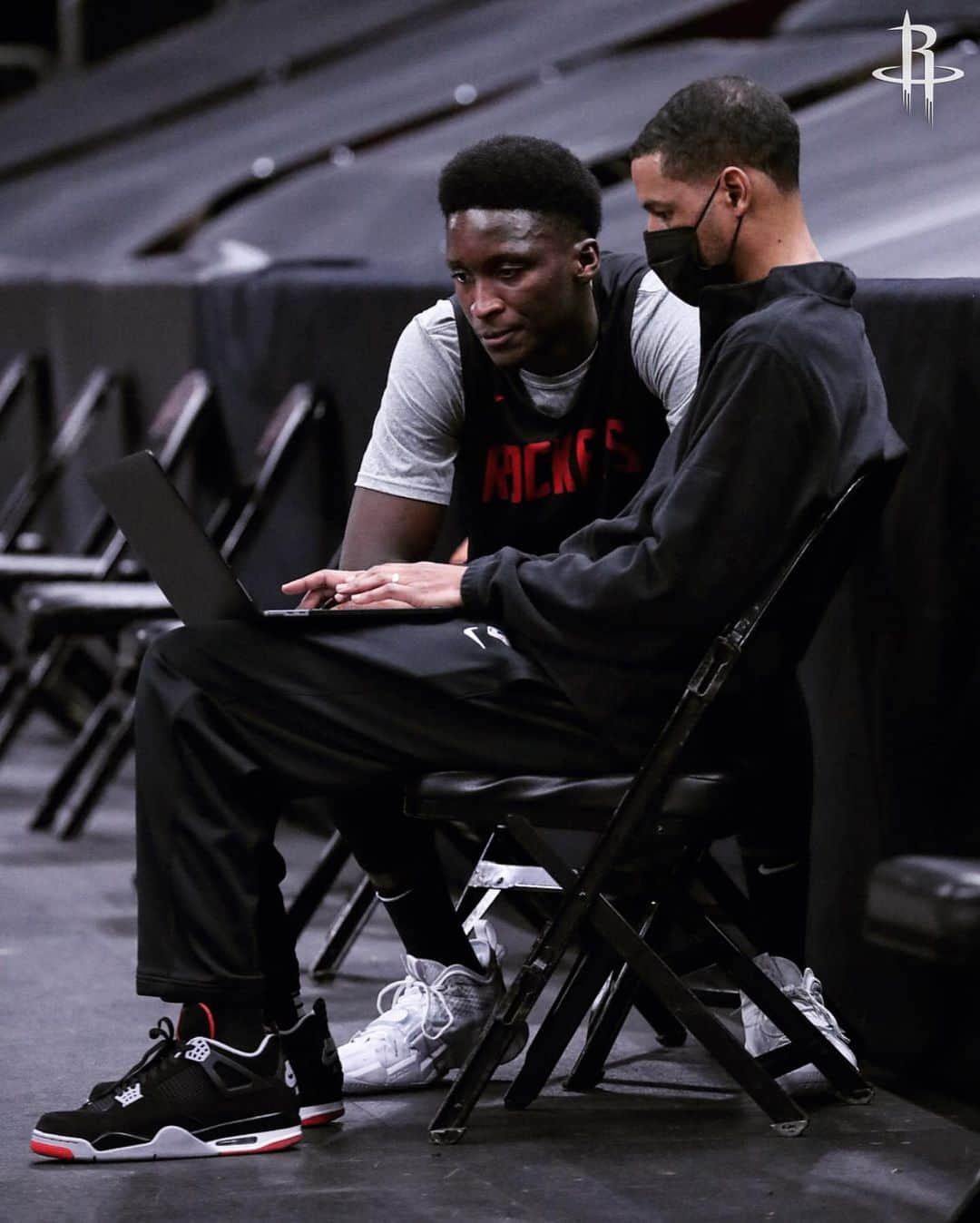 ヒューストン・ロケッツさんのインスタグラム写真 - (ヒューストン・ロケッツInstagram)「Victor Oladipo as a Rocket. 🔥」1月18日 6時52分 - houstonrockets