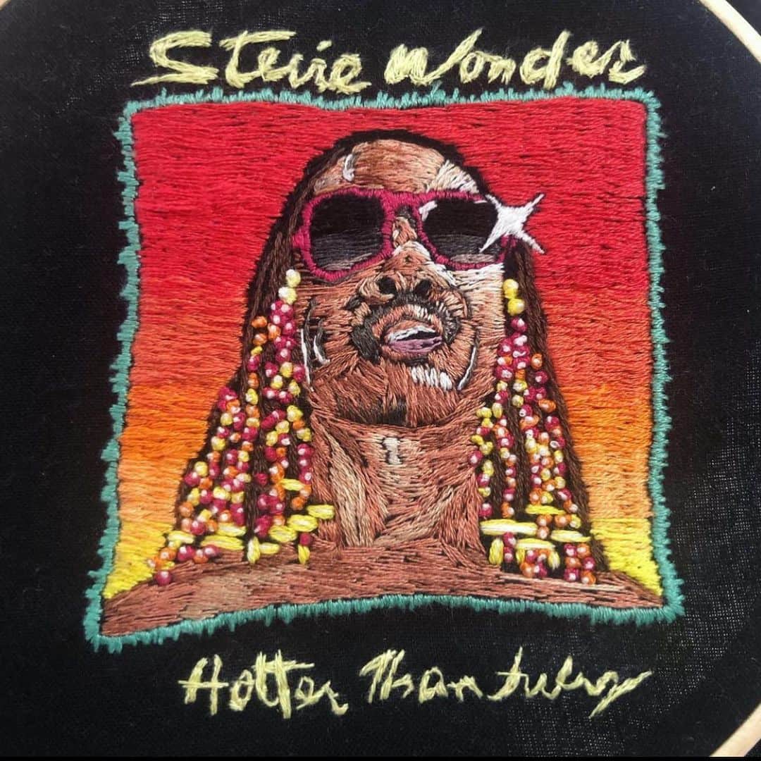 のインスタグラム：「おはようございます〜⛅️ @lilyriin_stitch  #motownmonday  #steviewonder  #刺繍」
