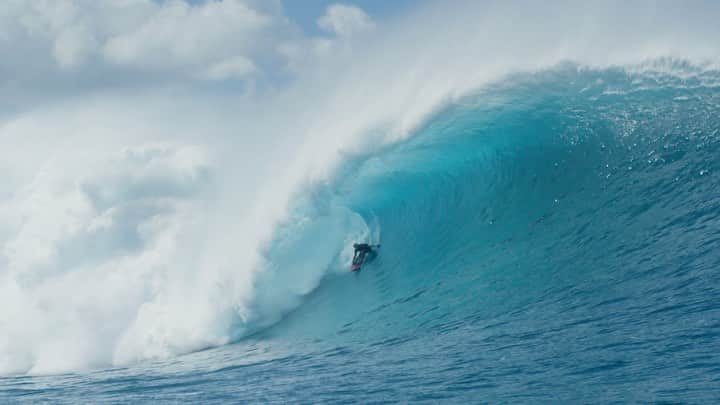 ジョン・ジョン・フローレンスのインスタグラム：「That was a day to remember. Thank you to all of the water safety for looking after us and @koarothman for an insane day trading off waves. @florence_marine_x  📽 @erik_knutson_」