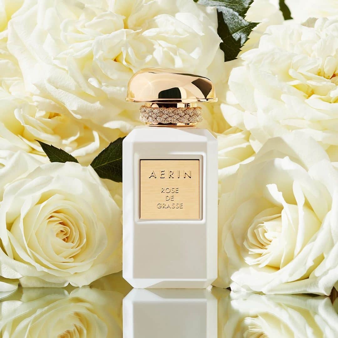 のインスタグラム：「“I’ve always been inspired by the timeless beauty of roses. Rose De Grasse represents the rarest and special of these flowers.”– Aerin Lauder. Indulge in this showstopping floral signature from #AERINBeauty. @aerin ✨」