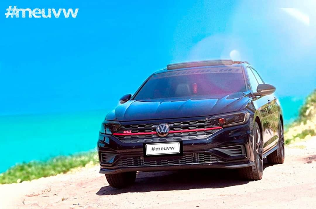 Volkswagen do Brasilさんのインスタグラム写真 - (Volkswagen do BrasilInstagram)「Difícil dizer o que é melhor, a foto ou o bom gosto do @venom_gli. Você também pode colocar a foto do seu Volkswagen no nosso feed. Basta postar com a #MeuVW. #JettaGLI #VWBrasil」1月18日 7時00分 - vwbrasil