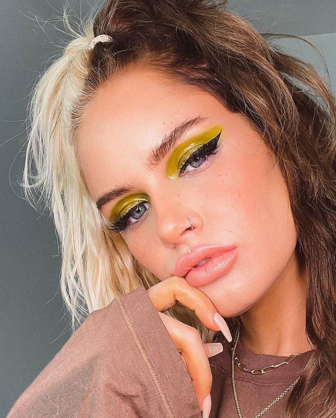 NYX Cosmeticsさんのインスタグラム写真 - (NYX CosmeticsInstagram)「What are your tips for a sleek liner moment? ✨ @ashlevi slays this ultra precise winged liner using our Epic Ink Liner ✔️💚 • #nyxcosmetics #nyxprofessionalmakeup #crueltyfreebeauty #veganformula」1月18日 6時58分 - nyxcosmetics