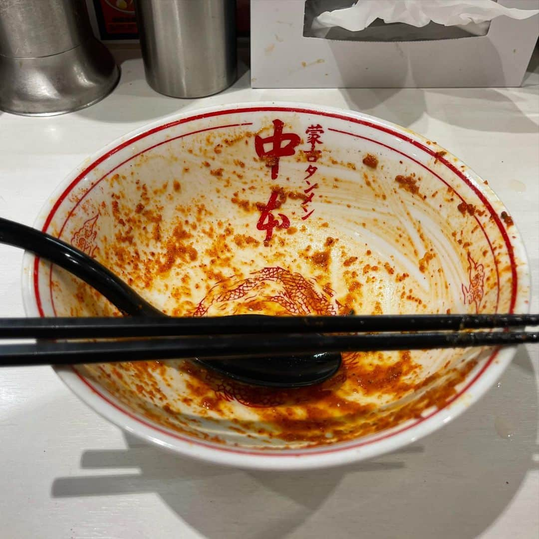 rasuさんのインスタグラム写真 - (rasuInstagram)「蒙古タンメン中本川崎店 海老味噌北極麺1/3 北極味玉ゆでたまごネギほうれん草海苔  辛さ増しが出来ない限定なので久々にデフォの辛さの北極٩( ᐛ )و 桜エビメインの香りでそこまで生臭さは無くてAB醬が得意じゃないんだけどこれはアリ(//´﹃｀//)  久々にデフォの北極食べたけどやっぱり川崎店ってスープの厚みある気がするなぁ  でも次はまたやさいシャキシャキ食べよ(//´﹃｀//)  #蒙古タンメン中本  #蒙古タンメン中本川崎店 #海老味噌北極 #ラーメン」1月18日 12時46分 - rashu_eat