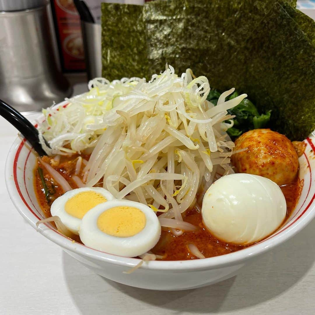 rasuさんのインスタグラム写真 - (rasuInstagram)「蒙古タンメン中本川崎店 海老味噌北極麺1/3 北極味玉ゆでたまごネギほうれん草海苔  辛さ増しが出来ない限定なので久々にデフォの辛さの北極٩( ᐛ )و 桜エビメインの香りでそこまで生臭さは無くてAB醬が得意じゃないんだけどこれはアリ(//´﹃｀//)  久々にデフォの北極食べたけどやっぱり川崎店ってスープの厚みある気がするなぁ  でも次はまたやさいシャキシャキ食べよ(//´﹃｀//)  #蒙古タンメン中本  #蒙古タンメン中本川崎店 #海老味噌北極 #ラーメン」1月18日 12時46分 - rashu_eat