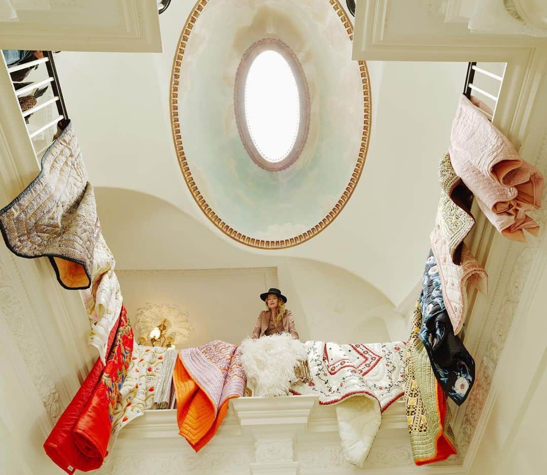のインスタグラム：「SUPER EXCITED to meet everyone that’s booked in for virtual shopping with me this week from our Somerset HQ ✨🙌🙌 💋❤️ @temperleylondon. Evening, bridal, daywear, loungewear, accessories, bridal , home-wear and some vintage also with us for the appointments x x 💥 #quilts even some very beautiful table cloths x x  Heleni@temperleylondon.com for last remaining spaces for the week / or book online for any of our other shops x x.  📷 @tomobrejc for @temperleylondon」