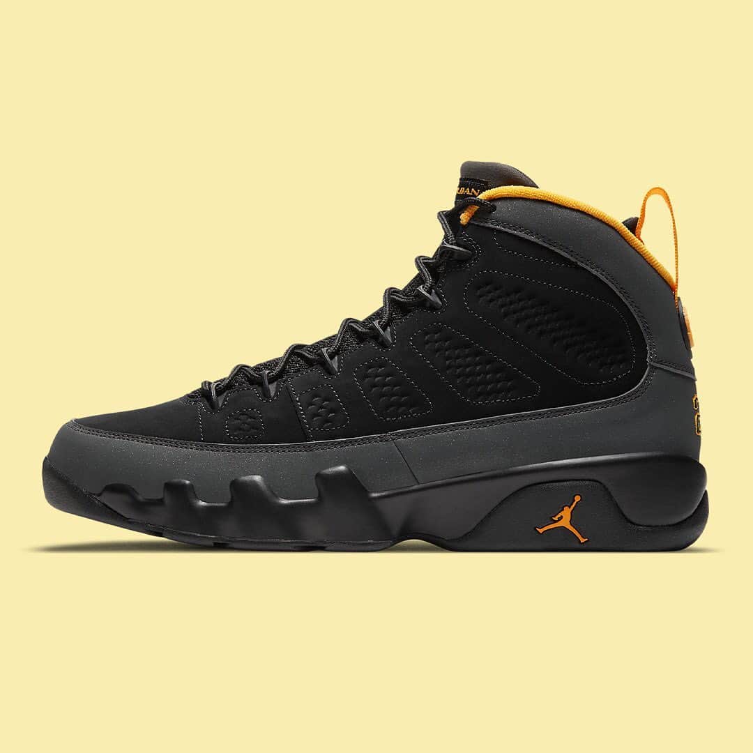 HYPEBEASTさんのインスタグラム写真 - (HYPEBEASTInstagram)「@hypebeastkicks: @jumpman23 adds onto its January release calendar with the Air Jordan 9 “University Gold”. The iconic sneaker features a reflective overlay that acts as the mudguard and finishes at the heels, while “University Gold” hits the interior lining, as well as the global Jumpman insignias and “23” notations found on the rear. Look for the shoes to drop via Nike SNKRS on January 30 for $190 USD.⁠⠀ Photo: Nike」1月18日 7時39分 - hypebeast