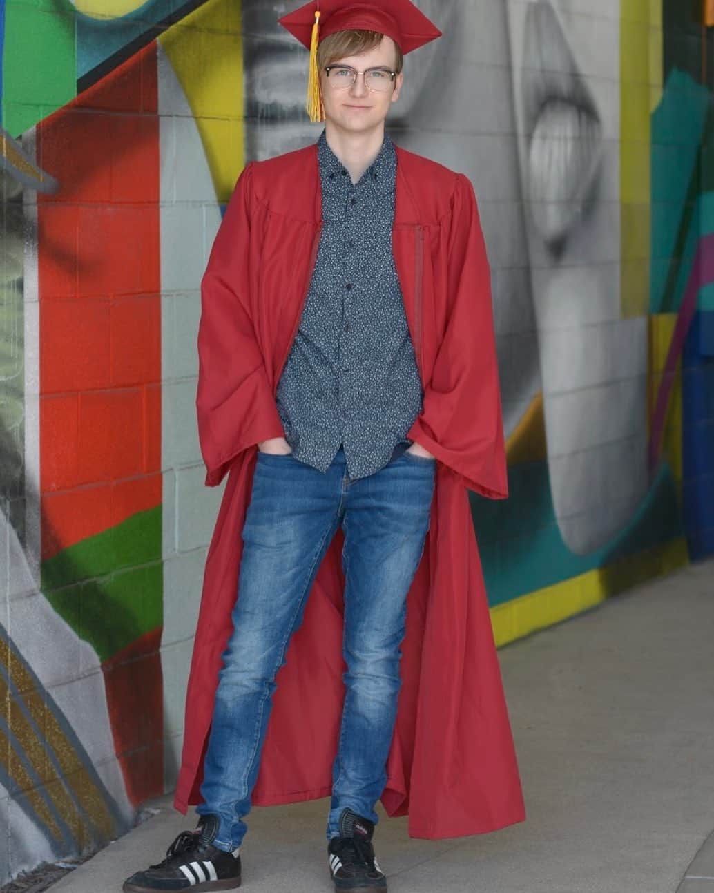 メジャー・ドッドソンのインスタグラム：「graduated last week, now i have no idea what to do」