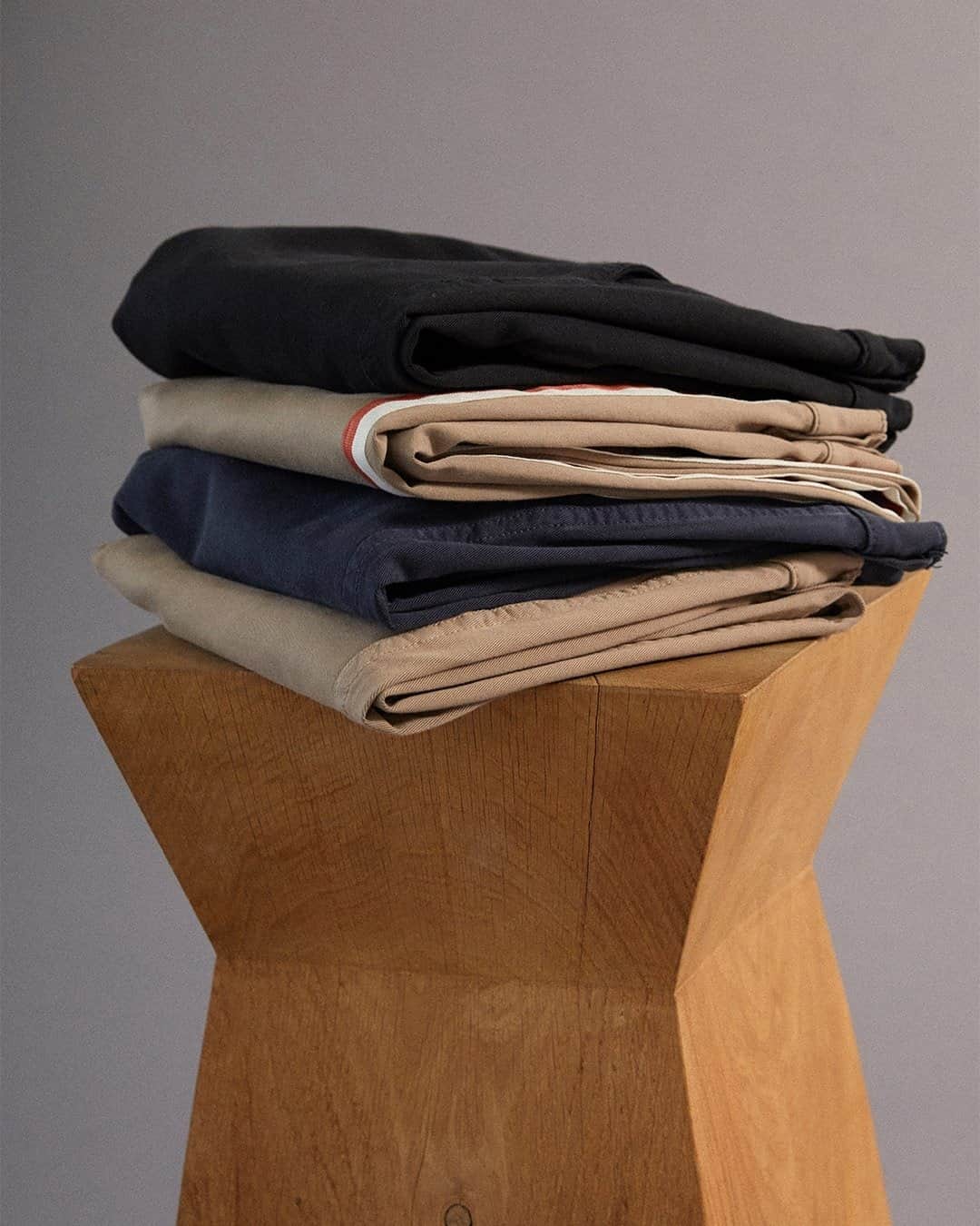 カレントエリオットのインスタグラム：「an assortment of pants we’re confident your closet will covet / tap the link in our bio to explore」