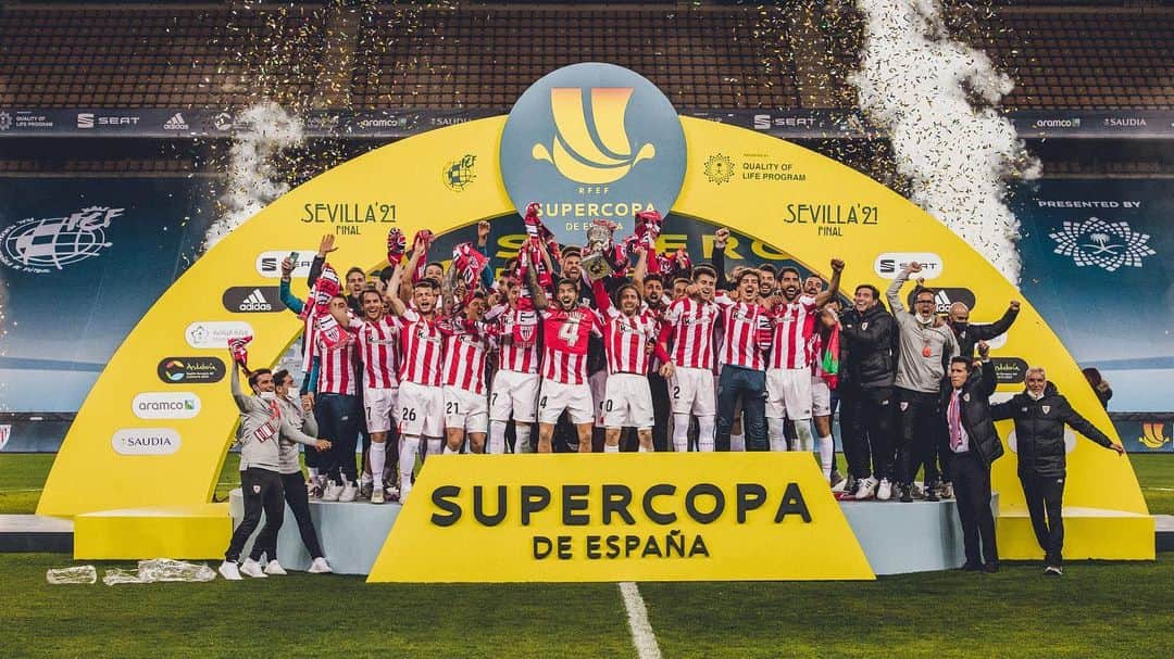 イバイ・ゴメスのインスタグラム：「¡SUPERCAMPEONES! 🏆 (x2) SUPERTXAPELDUNAK! 💪🏼 ZORIONAK TALDE! 👏🏼 Aupa @athleticclub ! 🦁🔴⚪️」
