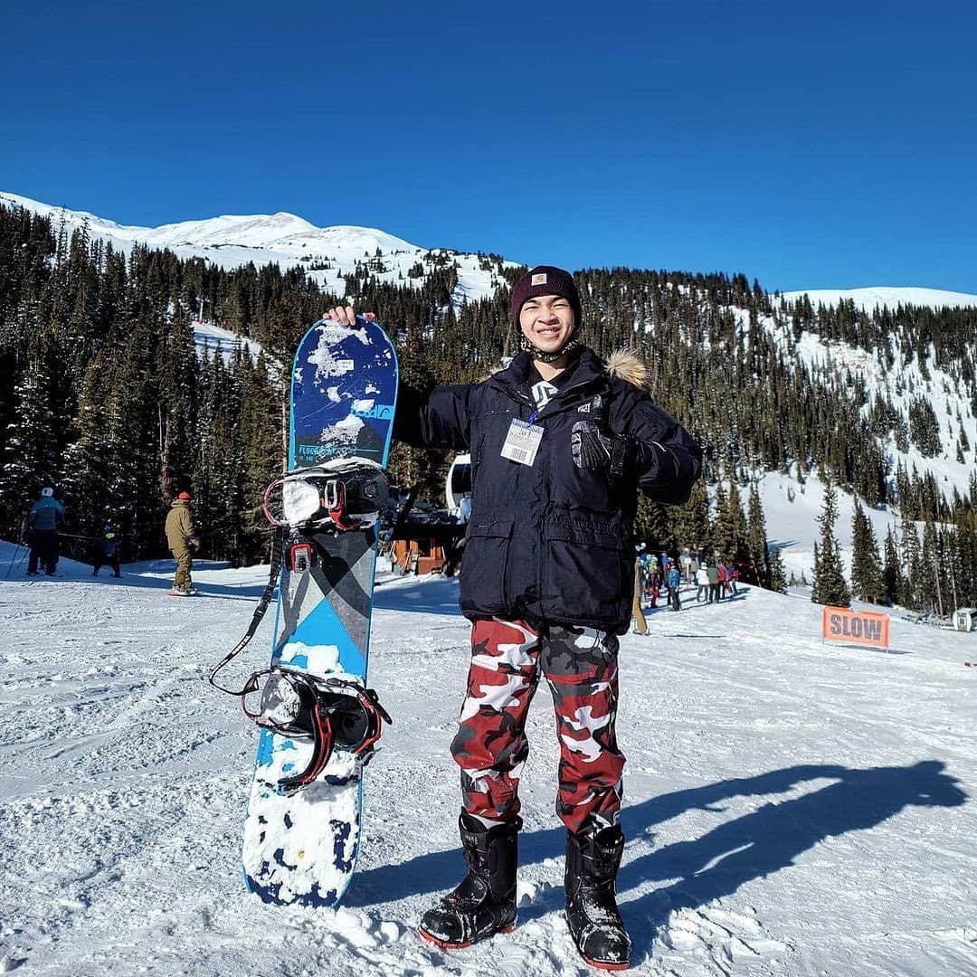 ロスコのインスタグラム：「Shredding the slopes in our Camo BDU Pants 🔥 #RothcoRegram @fzzf.iat   #7915 #rothco #camo #snowboarding」