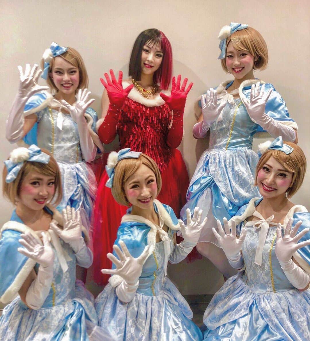 矢吹世奈のインスタグラム：「・ 一緒に踊ったみんなとも❄️ たくさん刺激を受けました💥💥💥 感謝です🙏🏼💞 みんなとっても凄かった！」