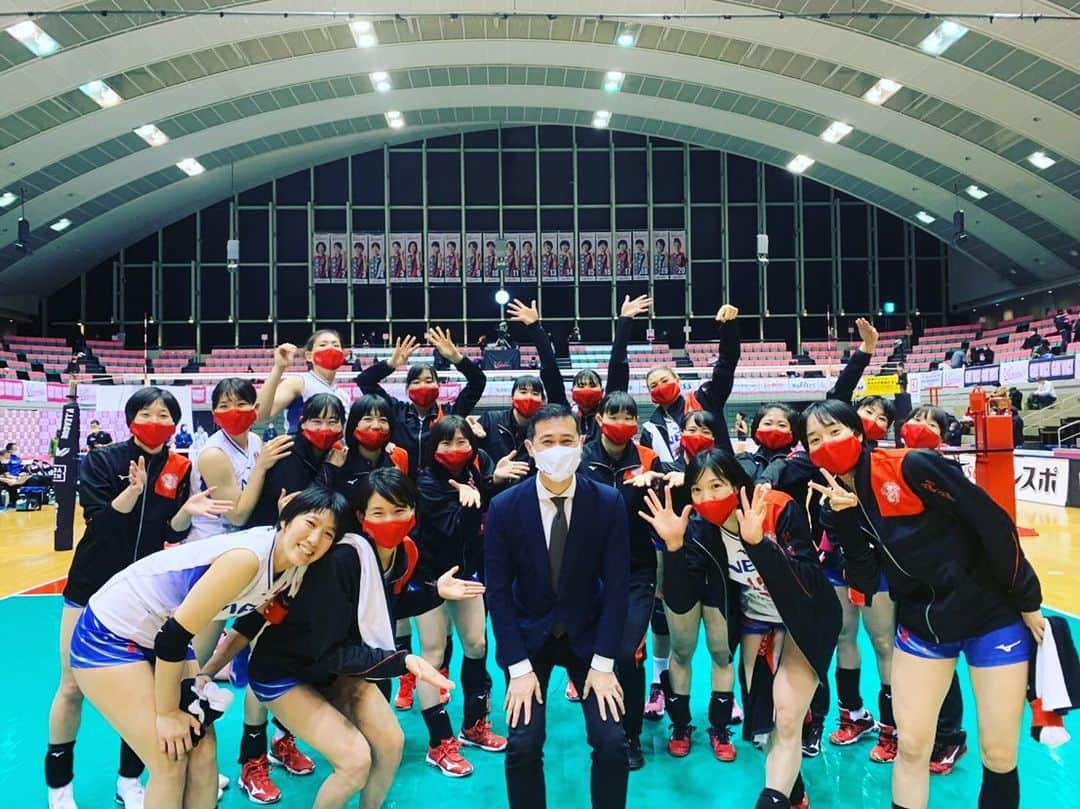 山内美咲さんのインスタグラム写真 - (山内美咲Instagram)「＊＊＊＊＊＊＊＊＊＊＊＊﻿ ﻿ #2020-21シーズン﻿ #vleague  #necredrockets  #11勝目  #12勝目  #ウインク体育館  #姫路の思い出  #ジョンさん230試合出場㊗️﻿ #部長フライングハピバ🎉 #お祝い事沢山💐 #おめでとうごさいます 😌  遅くなりましたが…あけましておめでとうございます🎍本年もよろしくお願いします🐄」1月18日 8時47分 - yama9436