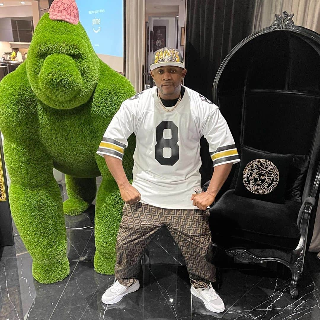 マック・メインのインスタグラム：「Full of dat yea!!!! Who Dat Nation!!!!!!!!!!! Ya heard me!!! ⚜️⚜️⚜️⚜️⚜️⚜️ 🦍」