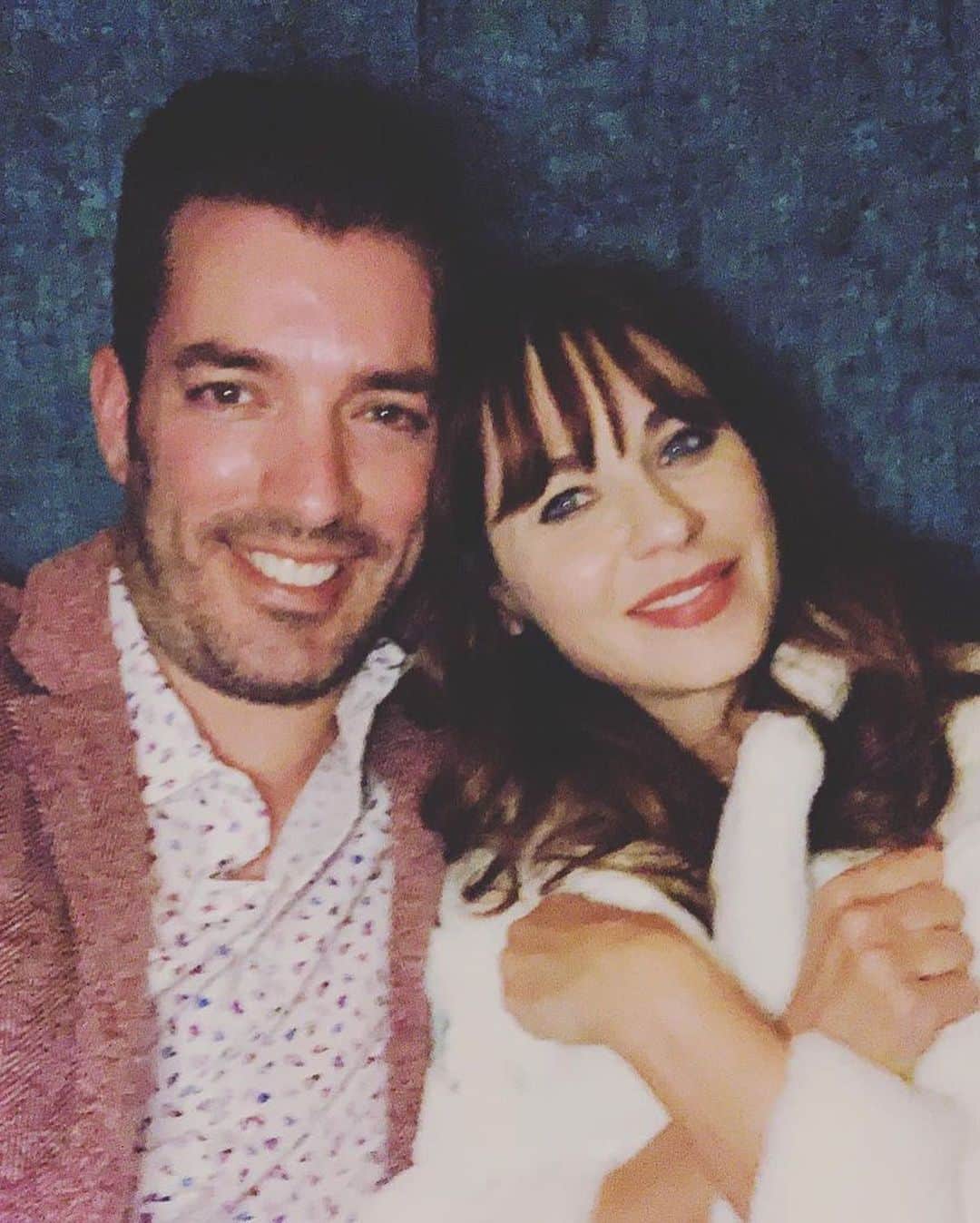 E! Onlineさんのインスタグラム写真 - (E! OnlineInstagram)「We just wanted to listen to Taylor Swift alone, but here we are gushing over Zooey Deschanel & Jonathan Scott's relationship that, surprisingly, is all thanks to James Corden. 😂 The chance meeting that turned into a love for the ages is in our bio. (📷: Instagram)」1月18日 8時59分 - enews