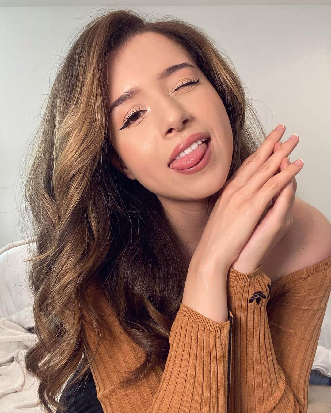 Pokimaneさんのインスタグラム写真 - (PokimaneInstagram)「grown ✨」1月18日 9時01分 - pokimanelol