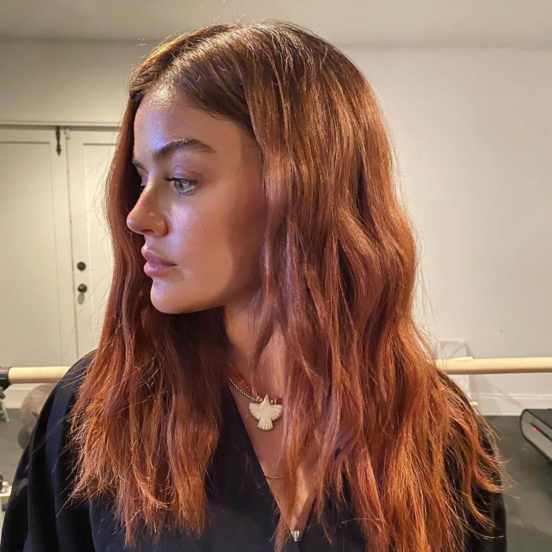 ルーシー・ヘイルのインスタグラム：「the hair diaries / @kristin_ess」